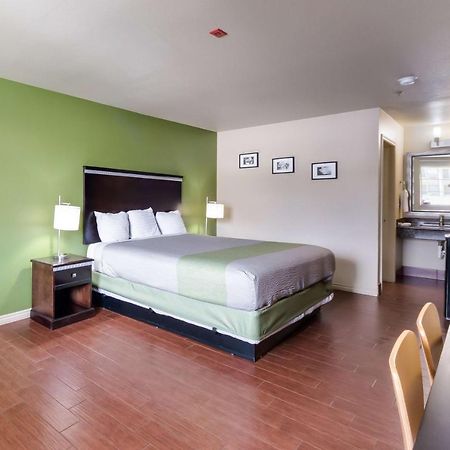 Motel 6 Floresville Екстериор снимка