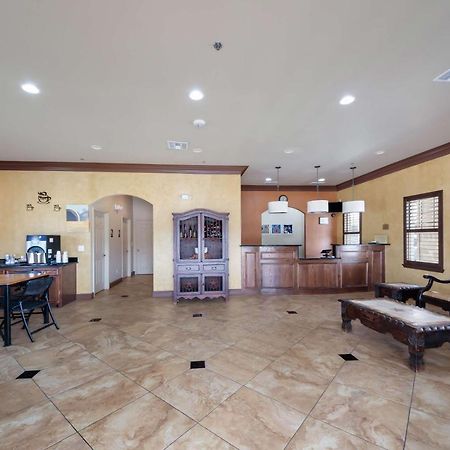 Motel 6 Floresville Екстериор снимка