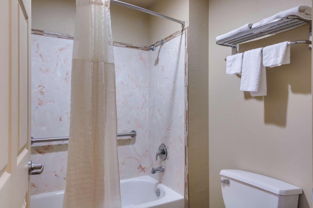 Motel 6 Floresville Екстериор снимка