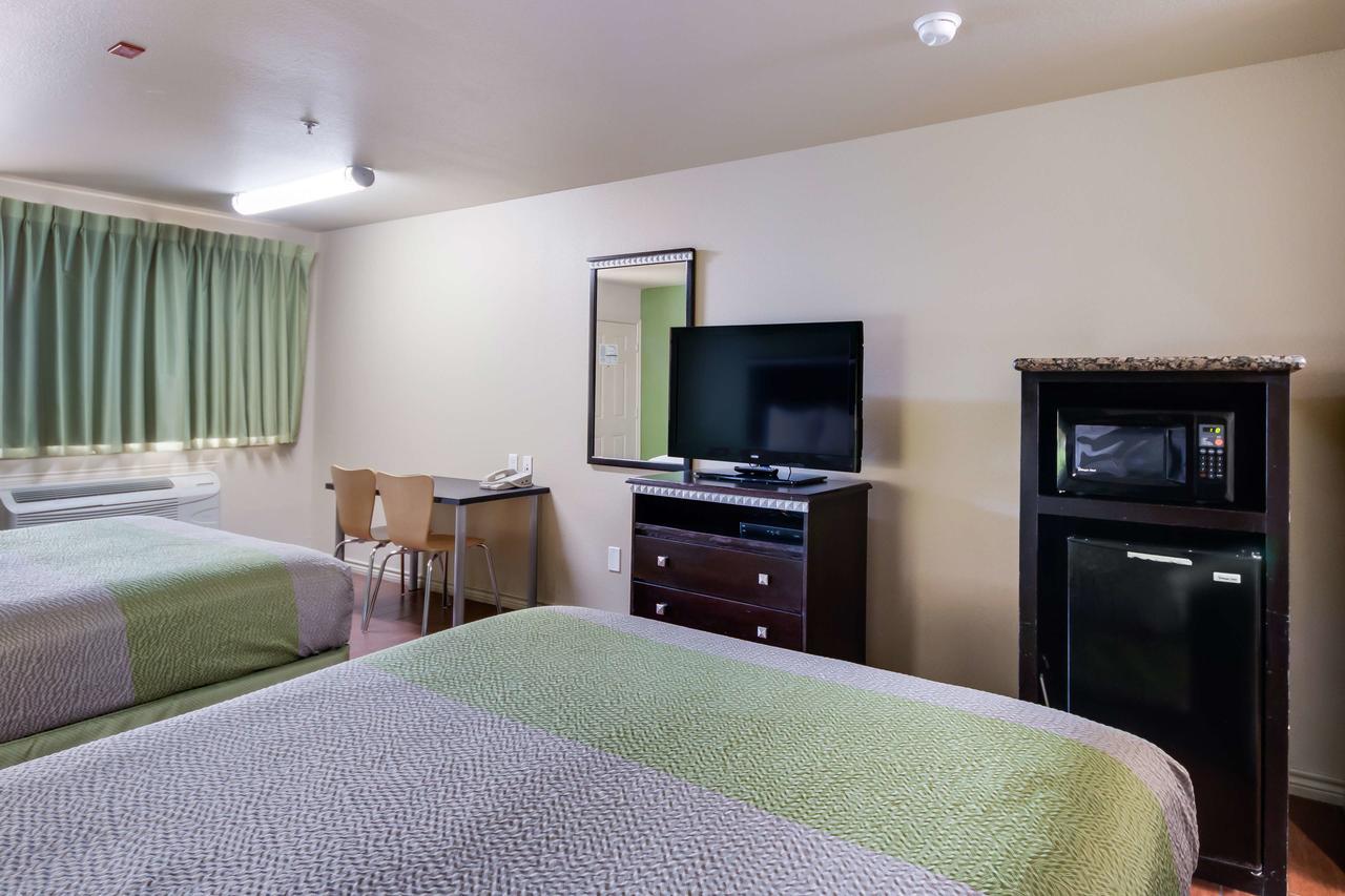 Motel 6 Floresville Екстериор снимка