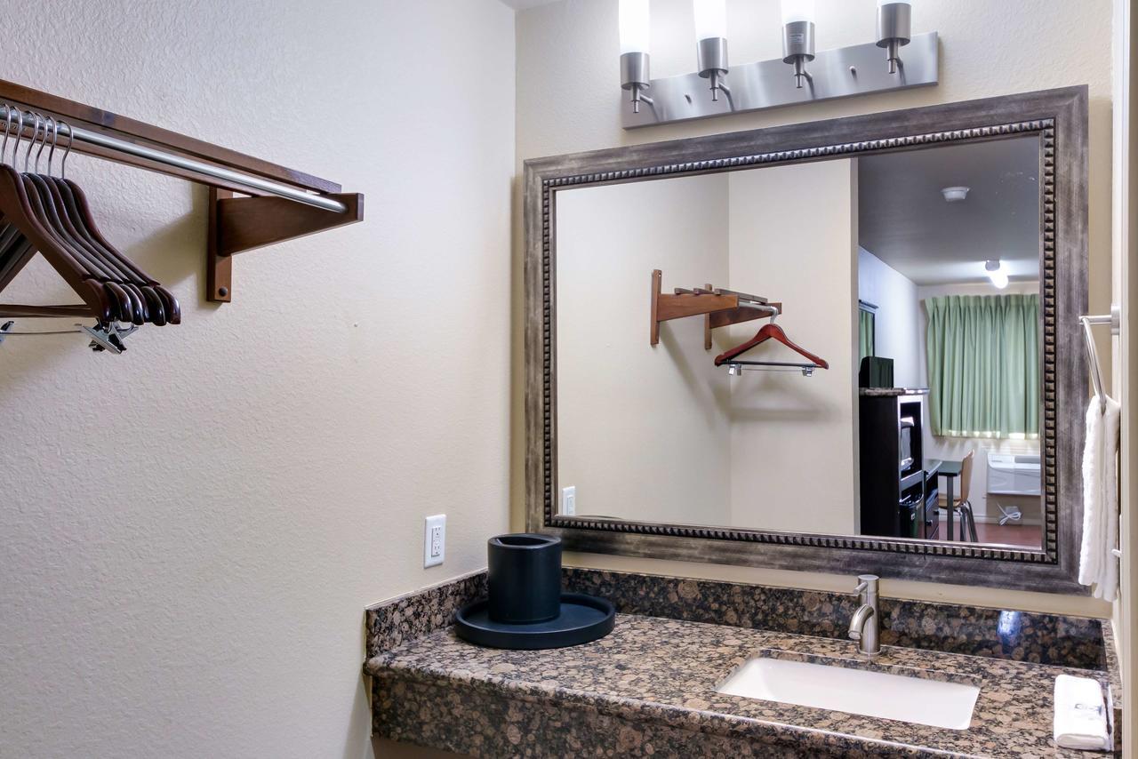 Motel 6 Floresville Екстериор снимка