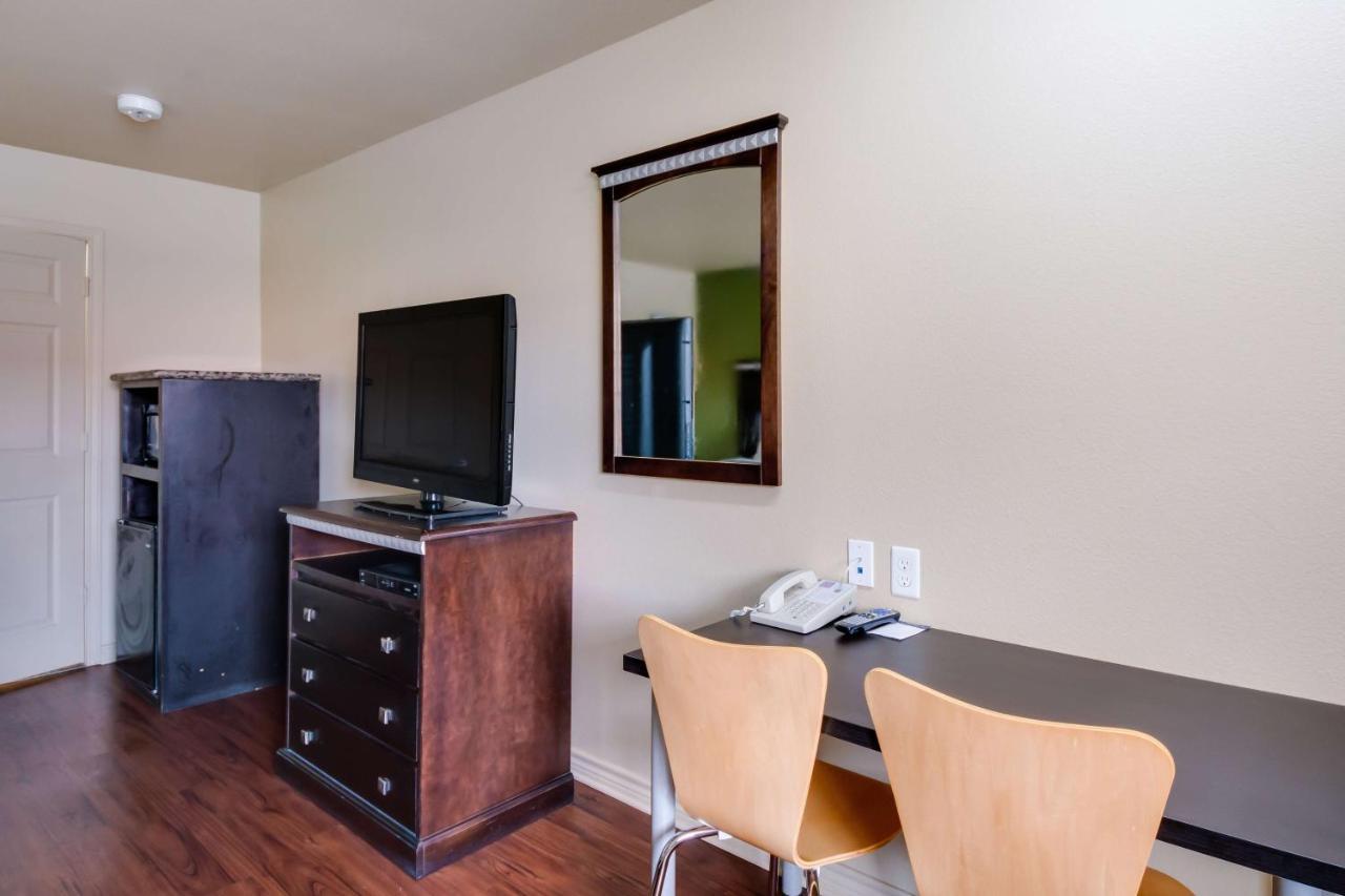 Motel 6 Floresville Екстериор снимка