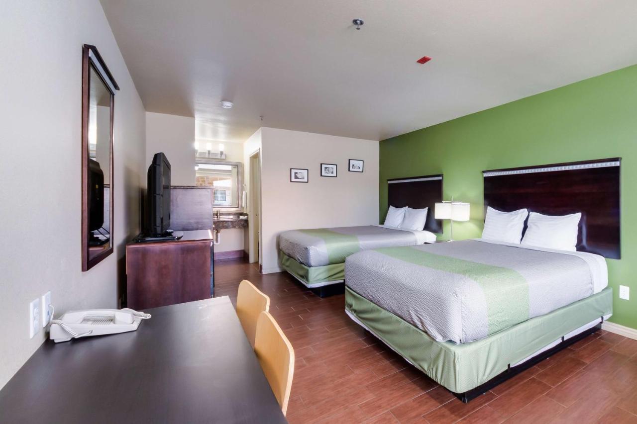 Motel 6 Floresville Екстериор снимка