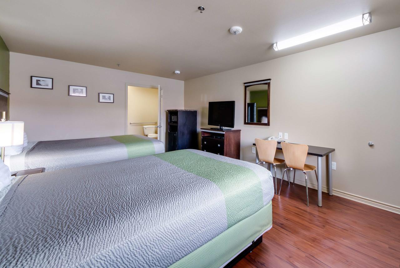 Motel 6 Floresville Екстериор снимка