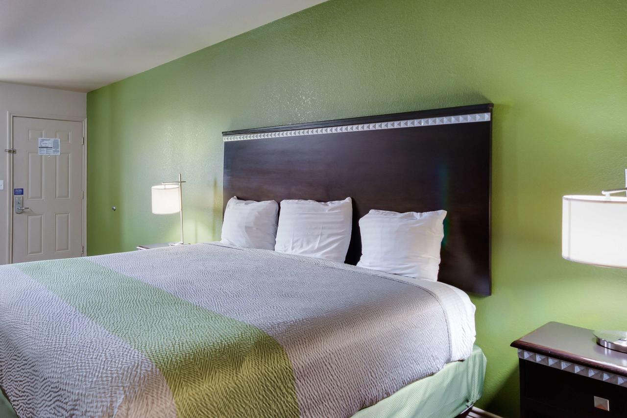 Motel 6 Floresville Екстериор снимка